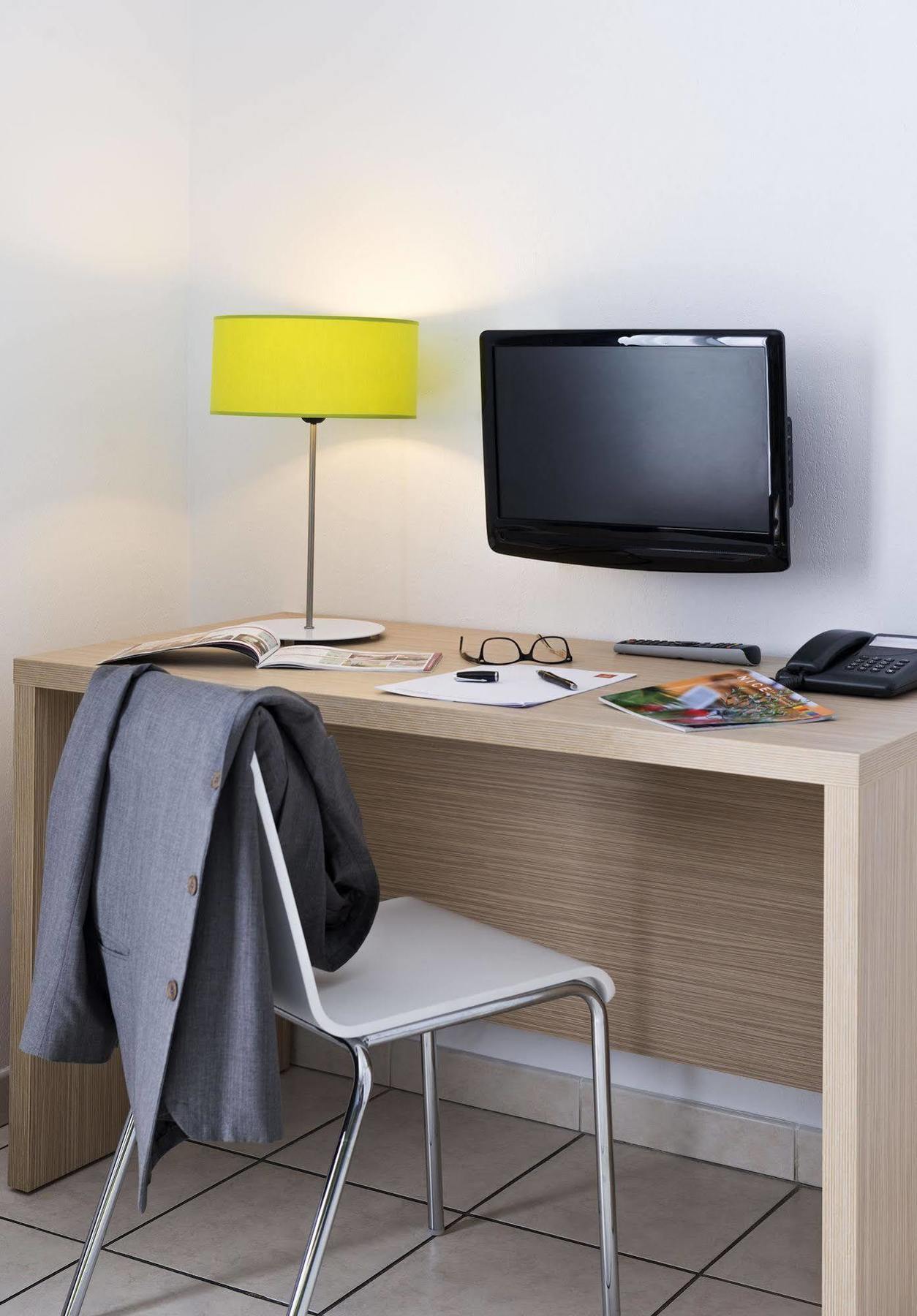 Adagio Access Magnan